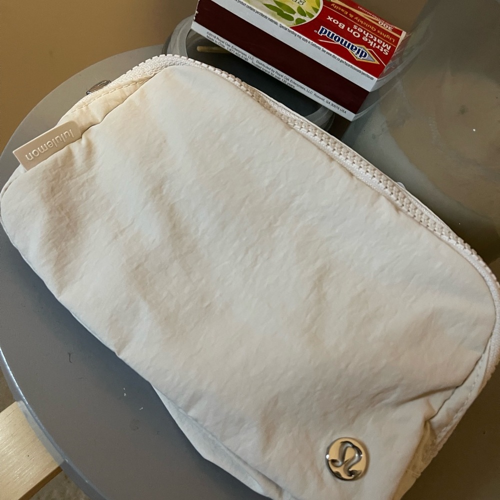 Lululemon belt bag NWT